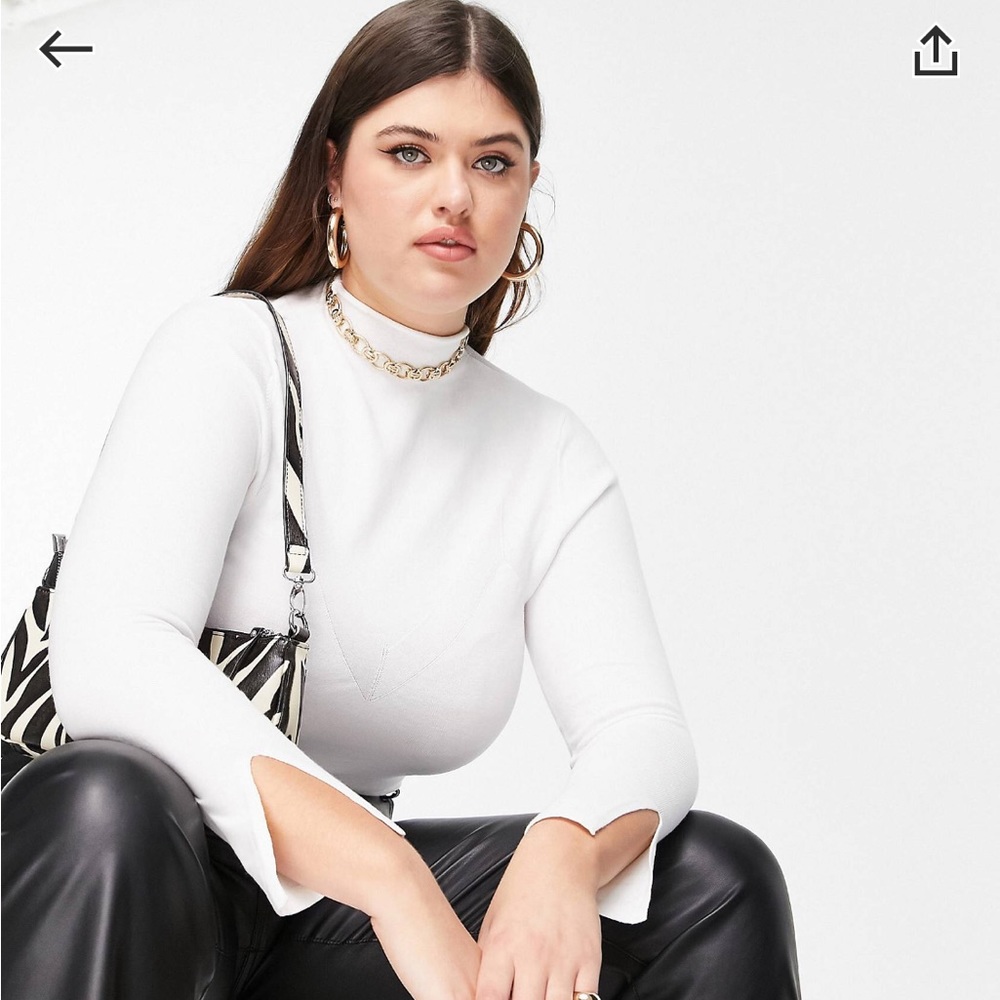 White High-neck Sweater